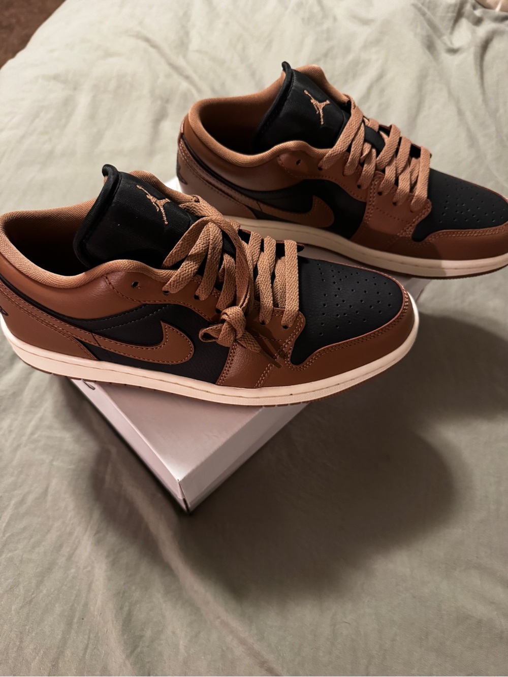 Nike Low-Top Sneaker in Brown and Black - Picture 3 of 8